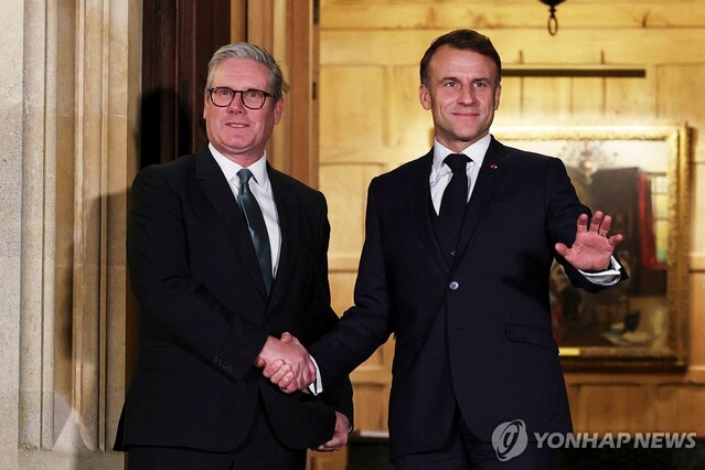 ▲ 키어 스타머 영국 총리와 에마뉘엘 마크롱 프랑스 대통령. 출처=APⓒ연합뉴스