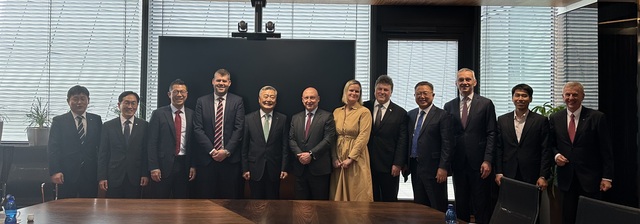 ▲ 김회천 한수원 사장(왼쪽에서 다섯번째)이 현지시간 13일 체코전력공사 및 발주사 경영진을 만났다. (사진=한수원) ⓒ전성무 기자