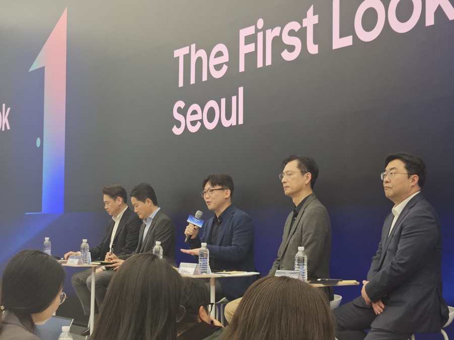 ▲ 용석우 삼성전자 VD(영상디스플레이) 사업부장이 15일 오전 서울 강남구 삼성강남에서 열린 '더 퍼스트룩 서울 2026'에서 질문에 답변하고 있다.ⓒ윤아름 기자