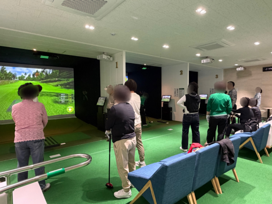▲ 광주시 북구 오치복합커뮤니티센터 스크린파크골프 교실 현장ⓒ광주광역시북구시설관리공단 제공