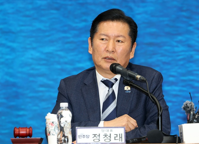 ▲ 정청래 더불어민주당 대표가 15일 부산 동구 부산항 국제전시컨벤션센터에서 열린 부산 현장 최고위원회 회의에 참석, 모두발언을 하고 있다. ⓒ뉴시스