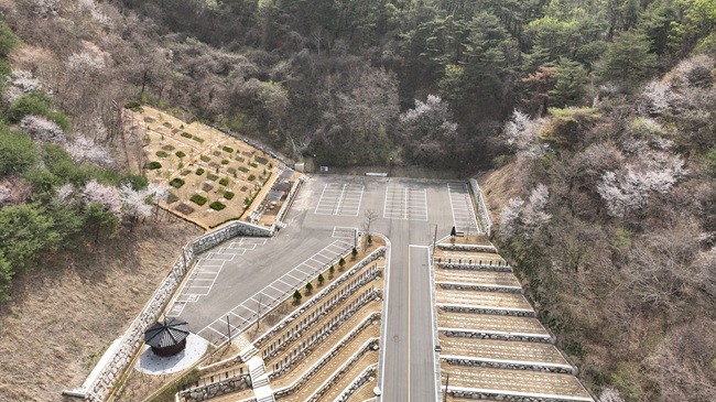 ▲ 홍천군이 15일 홍천군 추모 공원 내 산분장지 조성을 완료하고 운영에 돌입했다. ⓒ홍천군