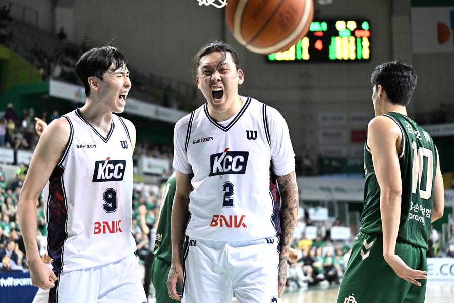 ▲ KCC가 DB를 꺽고 4강 플레이오프 진출 확률 100%를 찍었다.ⓒKBL 제공