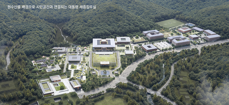 ▲ 이 작품은 지형과 주변 맥락을 고려하여 건물이 위치해야 할 세 가지 방향을 설정, 배치하고, 단청의 주색인 주단색과 녹청색을 활용하고 전통창호를 기하학적으로 재해석한 이중외피 구조를 적용하고 있다.ⓒ행복청