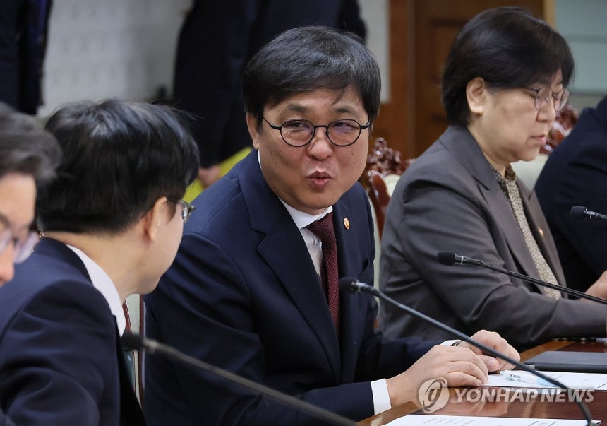 ▲ 최휘영 문체부 장관이 유승민 대한체육회장을 만나 총 232억원 규모의 주요 신규·증액 사업에 대한 후속 조치를 논의했다.ⓒ연합뉴스 제공