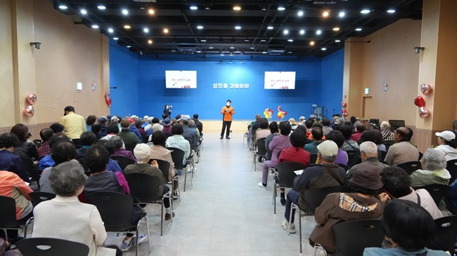 [포토뉴스] 춘천성도교회, 효자1동 주민 초청잔치 열어