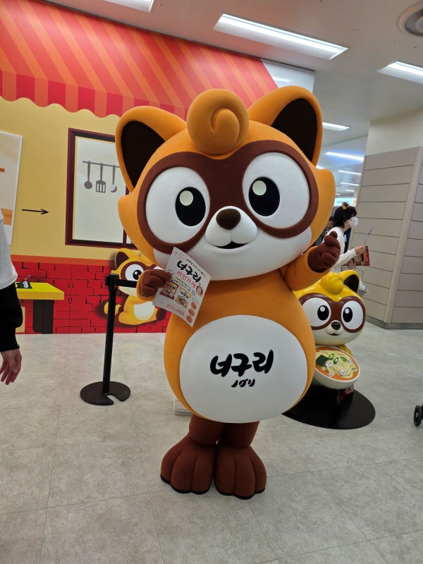 ▲ 농심은 지난해에 이어 올해도 코리아 엑스포에 참가해 ‘너구리’를 전면에 내세운 부스를 운영했다. ⓒ최신혜 기자