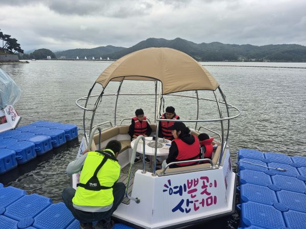 ▲ 예당호 수상레저시설 무빙보트 운영 모습ⓒ예산군