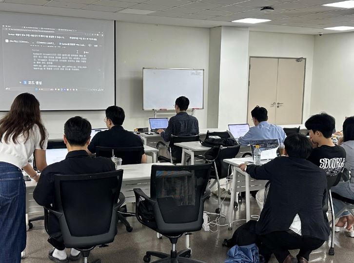 ▲ 2025년 9월부터 8주간 코스맥스 판교 사옥에서 진행된 코스맥스 AI 교육 CAMP(Cosmax AI Master Program) 진행 모습 ⓒ코스맥스
