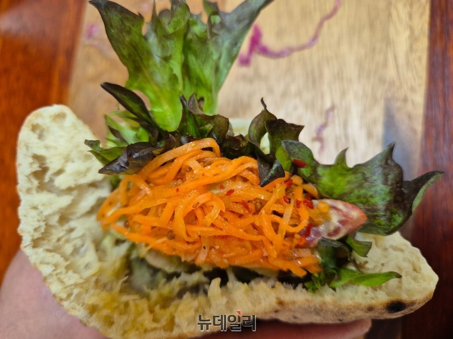 ▲ 산미와 식감, 마무리까지 잡아주는 당근 라페가 킥이다.ⓒ조현우 기자