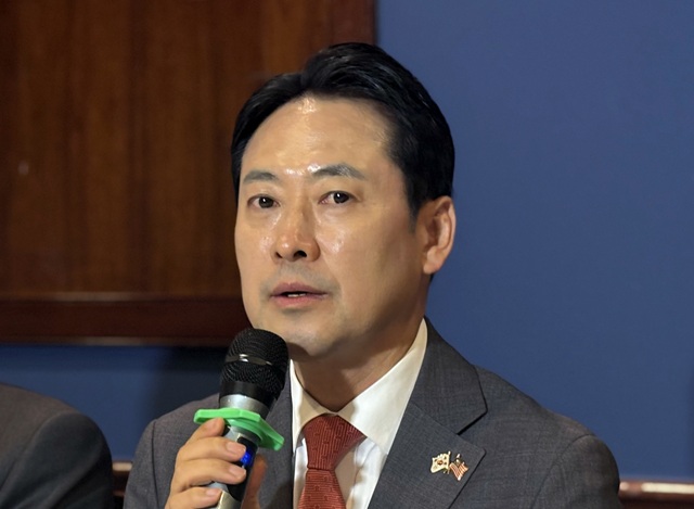 ▲ 미국을 방문 중인 장동혁 국민의힘 대표가 지난 15일(현지시각) 워싱턴DC 인근 한 식당에서 특파원 간담회를 하는 모습. ⓒ뉴시스