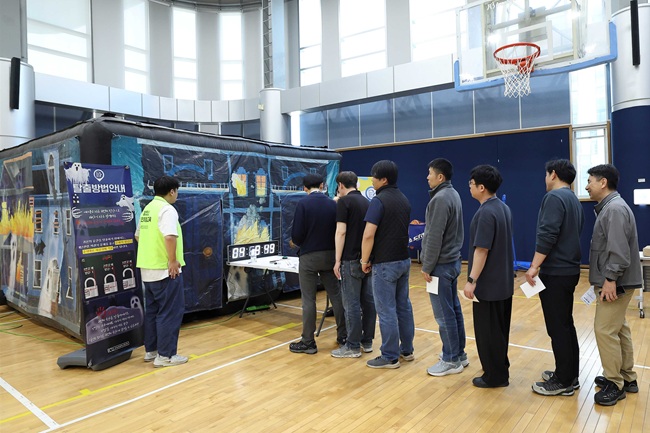 ▲ 건강보험심사평가원이 지난 16일부터 17일까지 원주 본원에서 임직원과 협력업체 근로자, 내방객 등을 대상으로 '안전주간 행사'를 개최했다. ⓒ건강보험심사평가원