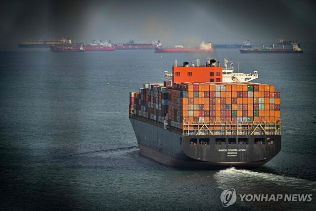 ▲ 파나마 항만을 지나는 선박. 출처=AFPⓒ연합뉴스