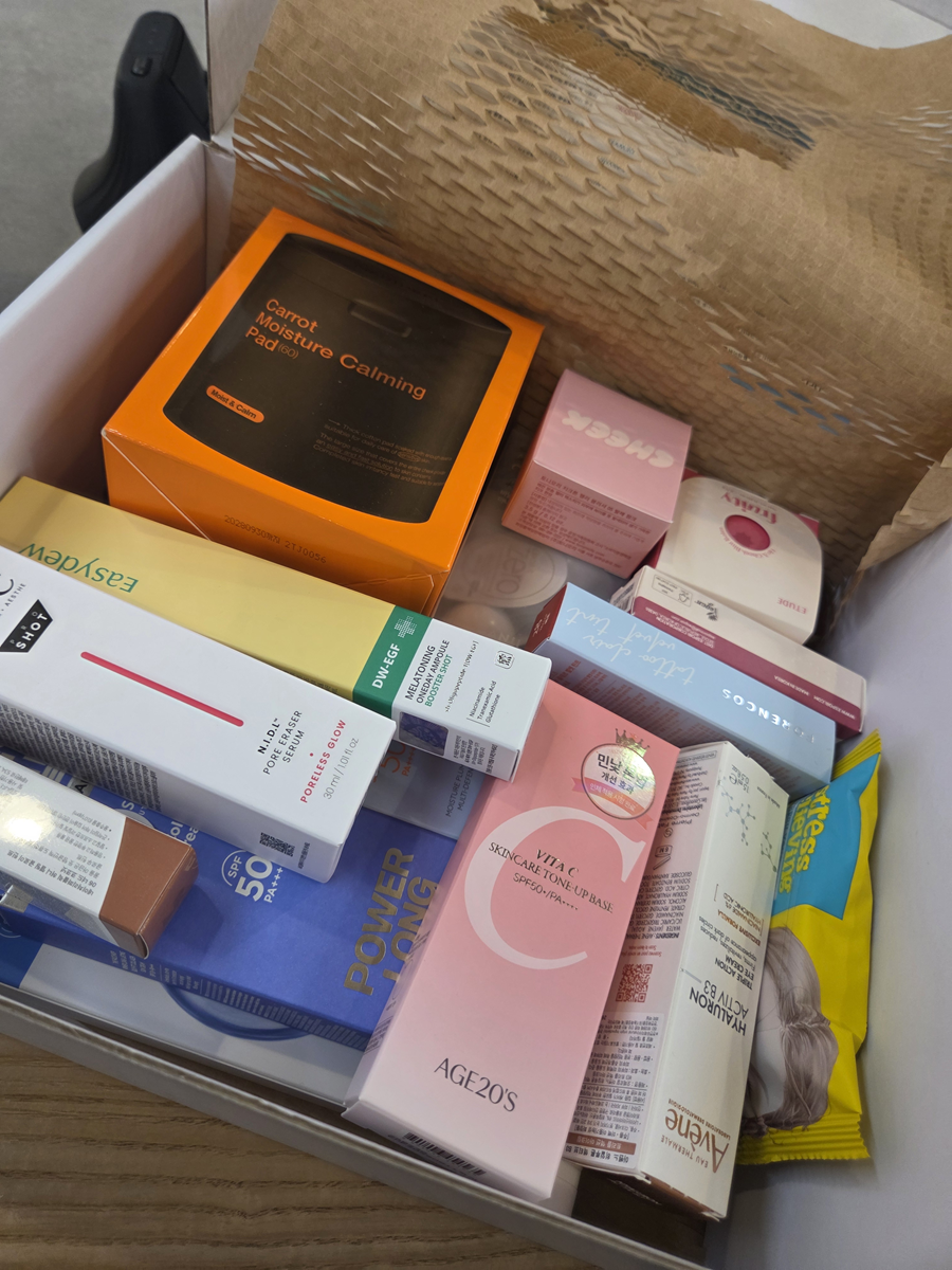 ▲ 쿠팡에서 제공한 42만원 상당의 '뷰티박스' ⓒ남수지 기자