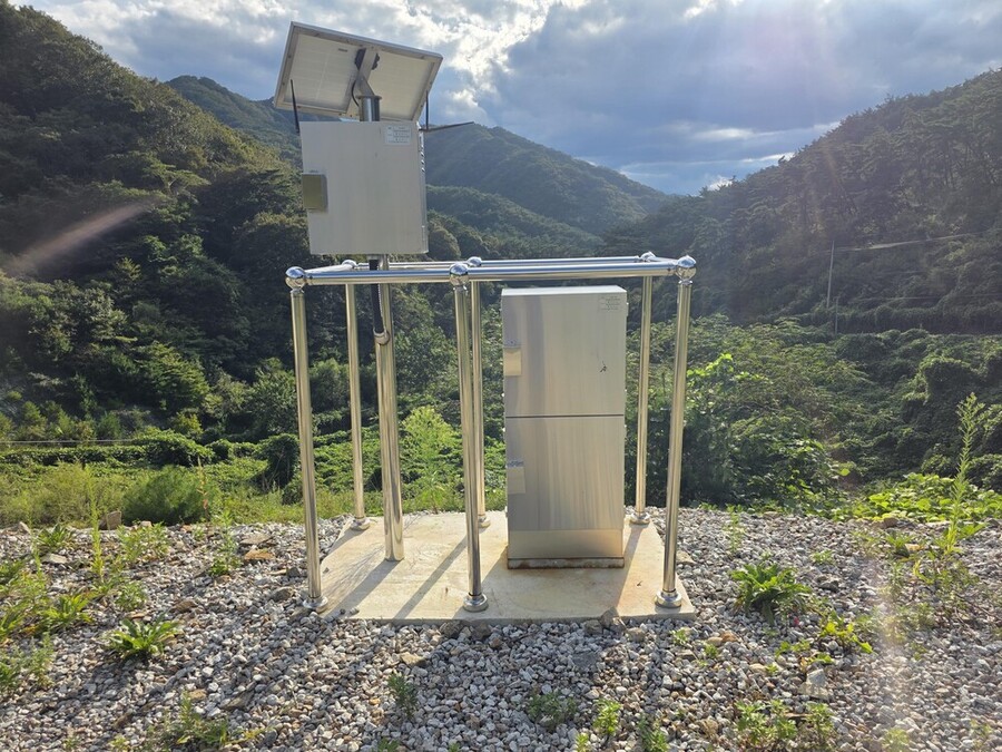 ▲ 노치저수지에 설치된 제방누수계측기ⓒ한국농어촌공사 전남지역본부 제공