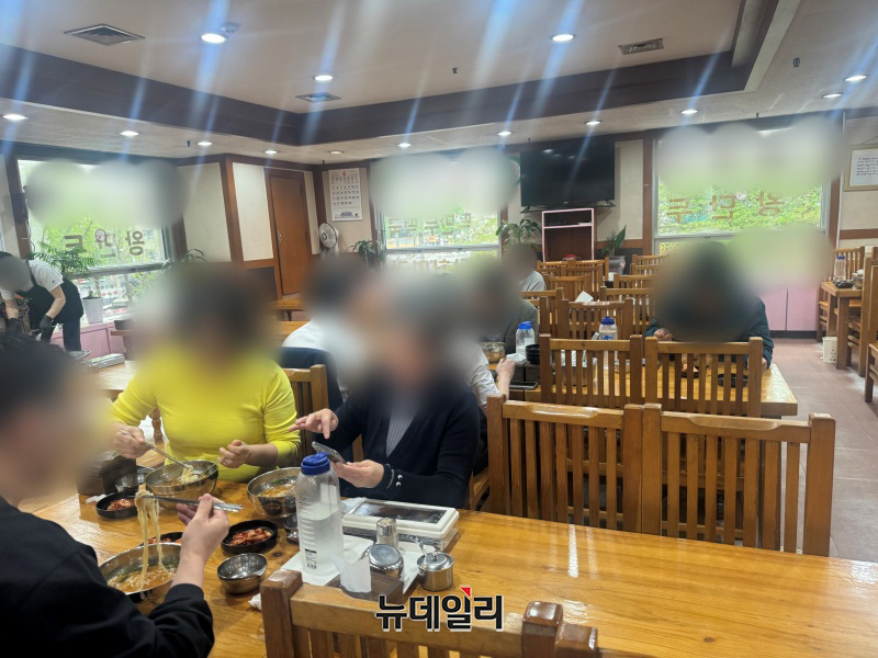 ▲ 17일 오전 서울 송파구의 한 칼국수 식당 전경. ⓒ임찬웅 기자