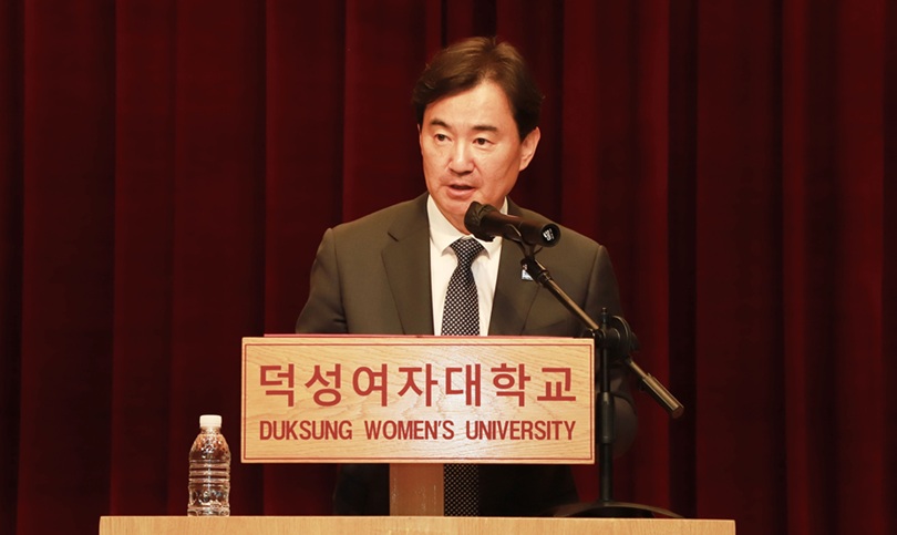 ▲ 축사하는 민재홍 총장.ⓒ덕성여대