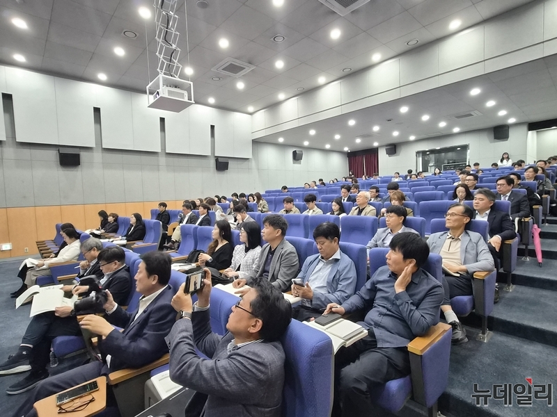 ▲ 청주대학교에서 17일 열린 제3차 충북 앵커사업 성과공유회 참석자들.  ⓒ표윤지 기자