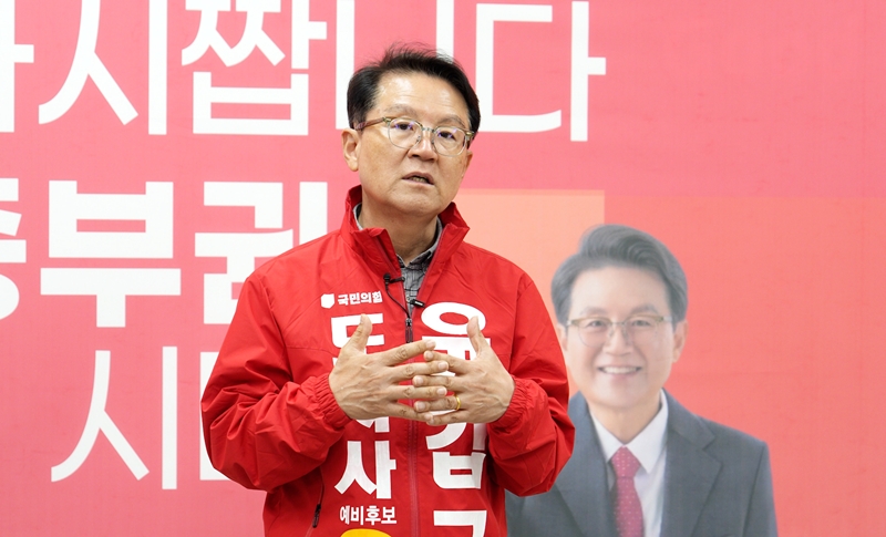 ▲ 윤갑근 예비후보가 17일 국민의힘 충북지사 후보 경선에서 1차 예비경선에 통과했다. ⓒ윤갑근 예비후보 캠프