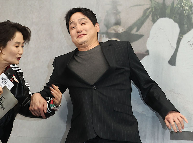 [포토] 박해준, 뒤로 넘어질뻔