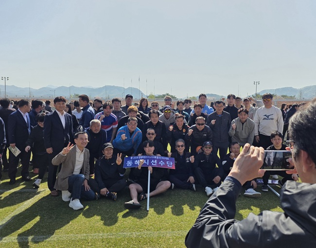 ▲ 김진태 강원특별자치도지사 후보가 18일 홍천으로 이동해 9시 홍천종합운동장에서 열린 강원특별자치도지사배 동호인 축구대회에 참석했다. ⓒ김진태 도지사 후보 캠프