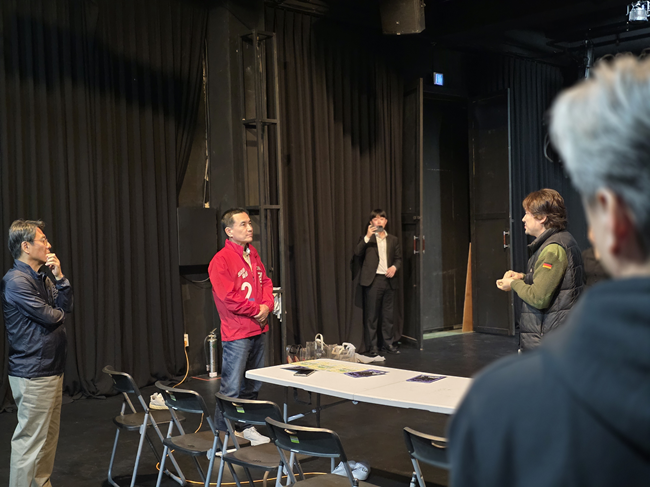 ▲ 김진태 강원특별자치도지사 후보가 18일 오후 춘천시 소재 한 극단을 방문해 '뚝심 이어달리기 5탄, 그래도 '문화예술은' 김진태'편을 진행하며 문화예술 분야에 대한 강력한 추진 의지를 밝혔다, ⓒ김진태 도지사 후보 캠프