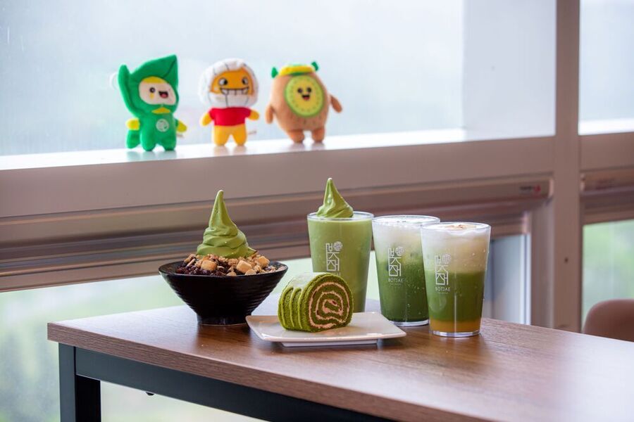 ▲ 보성군 봇재 ‘그린다향’, 한국소비자산업평가 우수업체 선정_보성군 봇재 ‘그린다향’말차메뉴와 여름시즌메뉴ⓒ보성군 제공