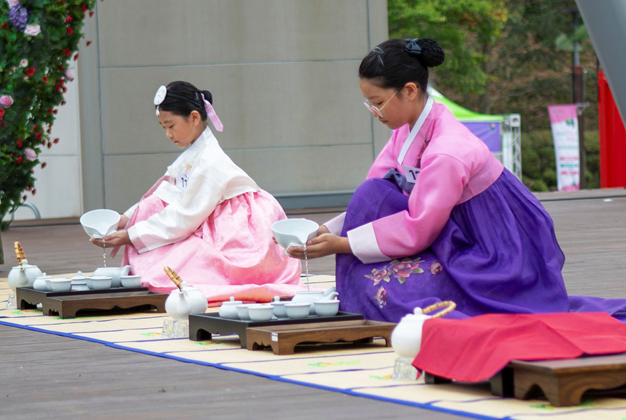 ▲ “차의 고장 보성에서 겨룬다”… 학생차예절경연대회 참가자 모집_학생차예절경연대회 참가자 모습ⓒ보성군 제공