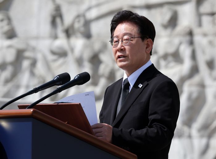 ▲ 이재명 대통령이 19일 서울 강북구 국립4·19민주묘지에서 열린 제66주년 4·19 혁명 기념식에서 기념사를 하고 있다. ⓒ뉴시스