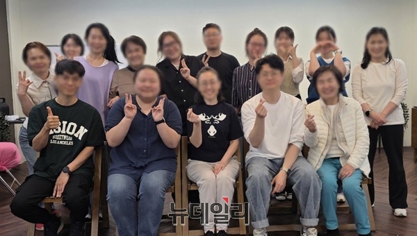 ▲ 18일 대전 중구 선화동에서 열린 사이코드라마 전문가 및 역할놀이상담사 자격 중급반 교육 현장에 참여 교사들 ⓒ김경태기자