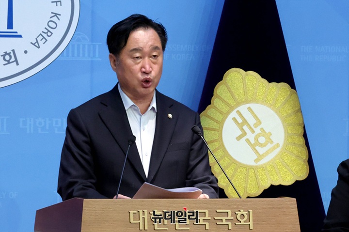 ▲ 국회 소통관에서 열린 기자회견에서 발언하는 김준혁 더불어민주당 의원.ⓒ뉴데일리DB