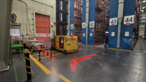 ▲ BAT 사천공장이 산업재해 예방과 안전관리 강화를 위해 인공지능(AI)이 탑재된 스마트 지게차를 도입하고 혁신 안전시스템을 구축했다. ⓒBAT코리아