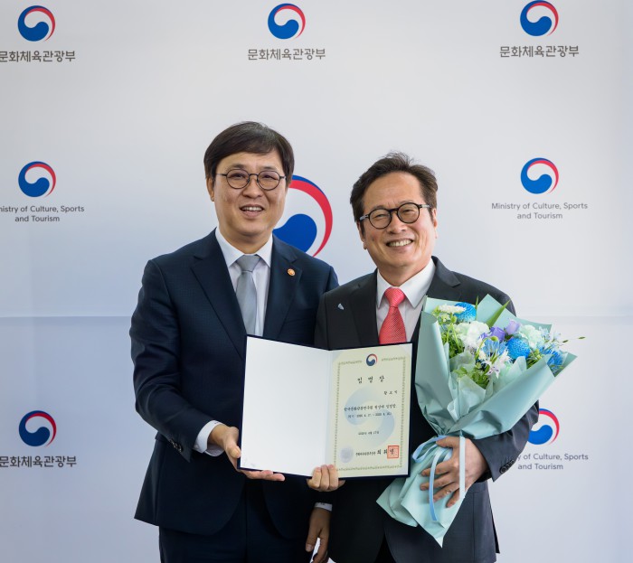 ▲ 최휘영 문화체육관광부 장관과 황교익 한국문화관광연구원 신임 원장.ⓒ문체부