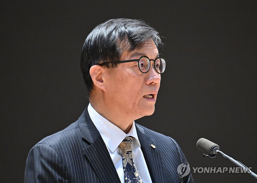 ▲ 이창용 한국은행 총재가 20일 서울 중구 한국은행 별관에서 열린 이임식에서 이임사를 하고 있다. ⓒ연합뉴스