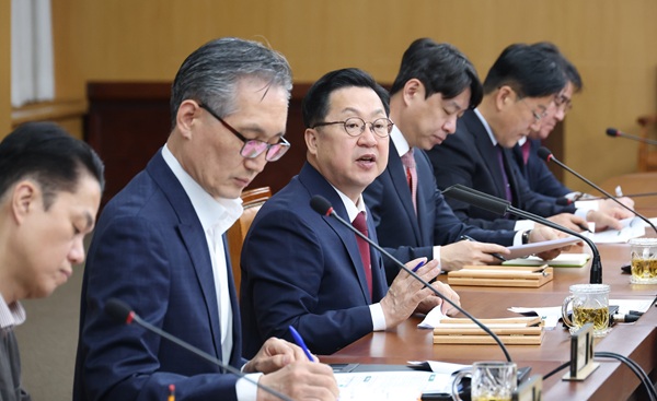 ▲ 이장우 시장은 20일 주간업무회의에서 정부 추경에서 행정통합 예산이 ‘0원’으로 귀결되자, 통합의 속도가 아닌 ‘시민 동의와 재정 자치’라는 원칙을 다시 꺼내 들었다.ⓒ대전시