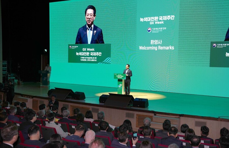 ▲ 김영록 전라남도지사가 20일 여수세계박람회장에서 열린 ‘녹색대전환 국제주간 개회식’에서 인사말을 하고 있다.ⓒ전라남도 제공