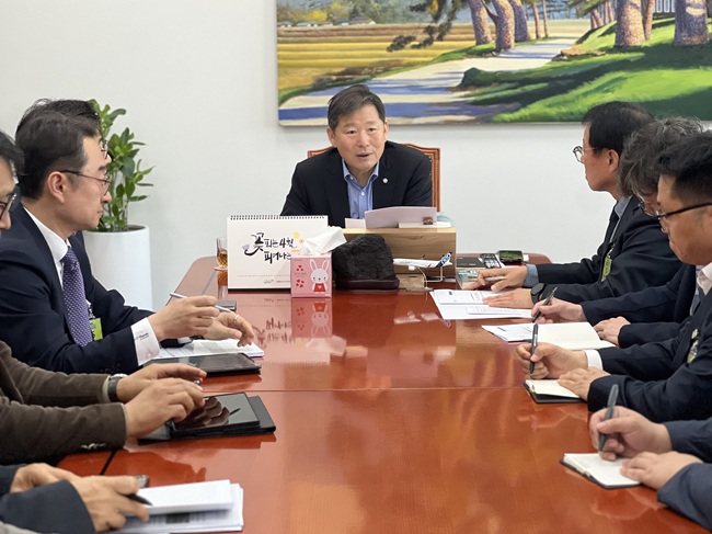 ▲ 이철규 의원이 20일 국회 본관에서 국가철도공단, 한국철도공사, 동해시 등 관계기관을 소집해 대책 회의를 열었다. ⓒ이철규 의원실