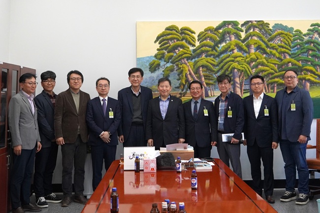 ▲ 이철규 의원이 20일 국회 본관에서 국가철도공단, 한국철도공사, 동해시 등 관계기관을 소집해 대책 회의를 열었다. ⓒ이철규 의원실