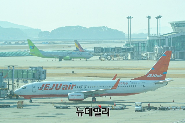 [단독] '중동발 위기' 저비용항공사에 10억씩 지원 … 슬롯 회수도 유예