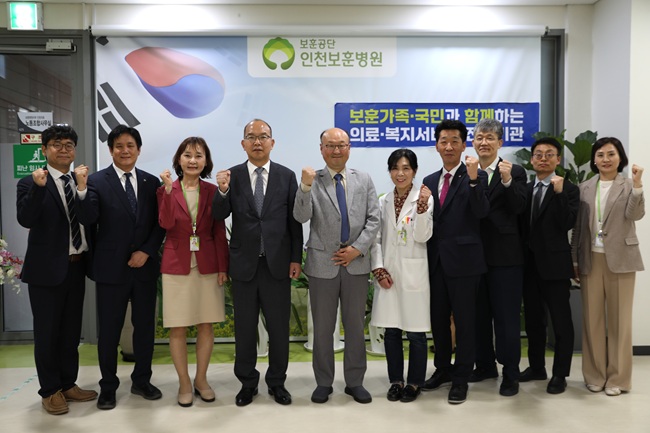 ▲ 윤종진 보훈공단 이사장이 지난 20일 인천보훈병원을 방문해 주요 사업 추진 현황을 점검하고, 보훈가족을 위한 의료 서비스 강화 방안을 논의했다. ⓒ한국보훈복지의료공단