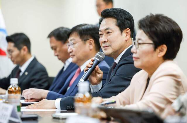 ▲ 장동혁 국민의힘 대표가 21일 서울 영등포구 한국노총 서울지역본부 회의실에서 열린 국민의힘-한국노총 서울지역본부 간담회에서 인사말을 하고 있다. ⓒ뉴시스