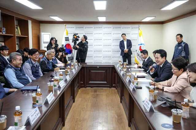 ▲ 21일 서울 영등포구 한국노총 서울지역본부 회의실에서 국민의힘-한국노총 서울지역본부 간담회가 열리고 있다. ⓒ뉴시스