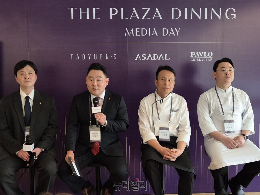 ▲ 조용기 대표가 차별화 전략에 대해 설명하고 있다. (왼쪽부터) 김태형 더 플라자 F&B 사업본부장, 조용기 한화푸드테크 대표이사, 유원인 도원·S 헤드 셰프, 김정환 아사달 헤드 셰프ⓒ조현우 기자
