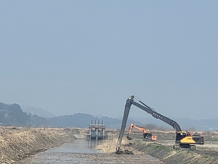 ▲ 전남 관내 배수로준설 현장ⓒ한국농어촌공사 전남지역본부 제공