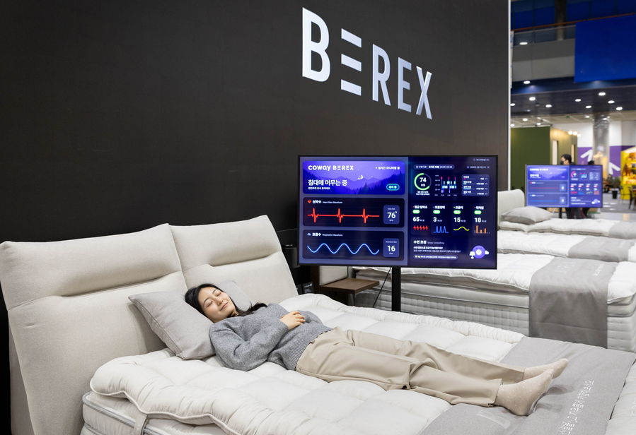 ▲ 수면 분석을 진행하는 ‘코웨이 비렉스 수면센서 매트리스 S시리즈’ⓒ코웨이