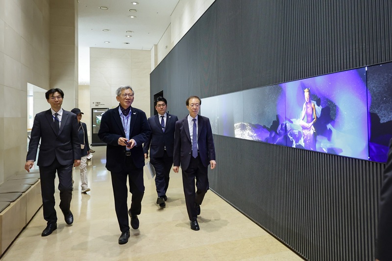 ▲ 대통령 직속 국민통합위원회 이석연 위원장이 21일 국립중앙박물관을 방문해 유홍준 관장을 접견하고 문화유산의 사회적 가치와 국민통합 방안에 대해 의견을 나눴다. ⓒ국민통합위원회