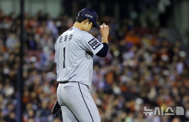 ▲ 문동주가 4회 말 5실점을 허용하며 무너진 한화가 LG에 5-6으로 졌다.ⓒ뉴시스 제공