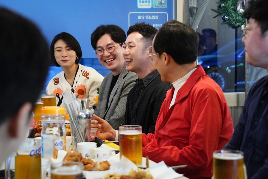 ▲ 간담회에서는 세대 간 균형 발전을 비롯해 청년 일자리 정착, 중년층 고용 안정 등 지역 경제 활성화를 위한 8가지 핵심 주제에 대해 심도 있는 질의응답이 오갔다.ⓒ추경호 의원실