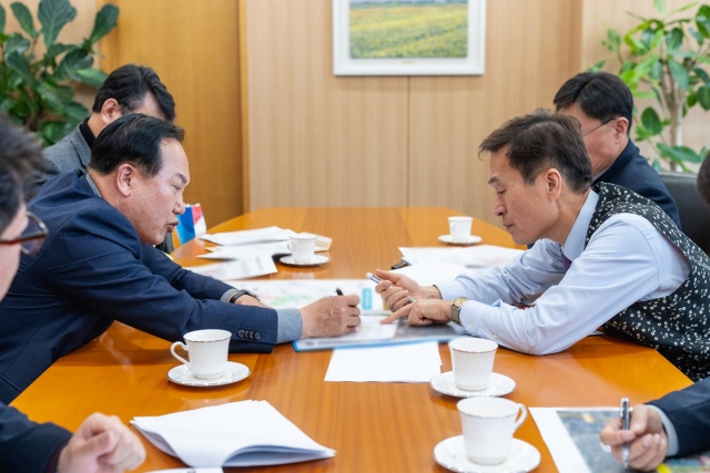 ▲ 2024년 12월 한국도로공사를 방문해 오산TG 만성적체 해소대책을 역설하는 이권재 시장(자료사진)ⓒ오산시 제공