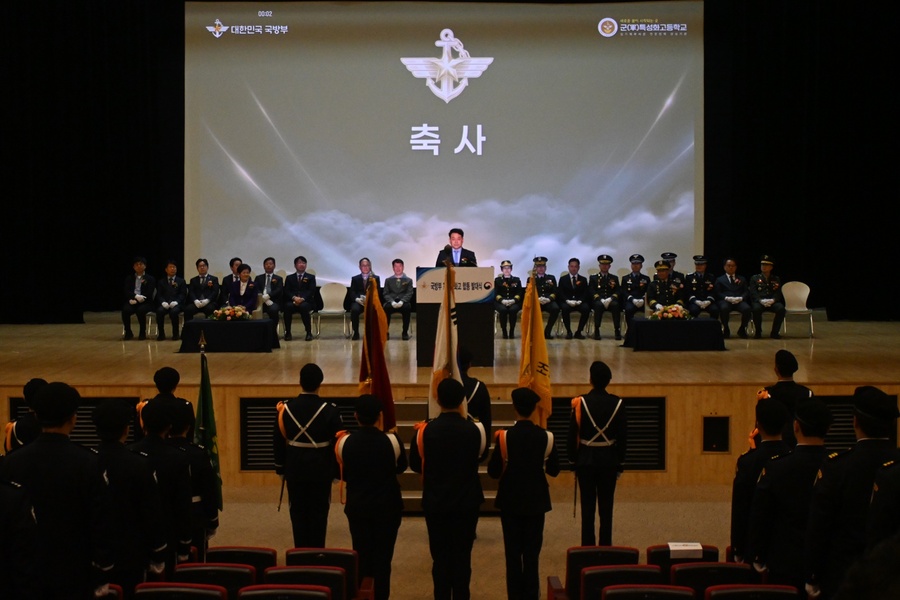 ▲ 최상현 조일고 교장은 축사에서  “이번 발대식은 학생들이 미래 군 간부로서 책임감을 다지는 중요한 출발점”이라며 “조일고는 앞으로도 첨단 과학기술 기반의 국방 인재 양성에 최선을 다하겠다”고 강조했다.ⓒ조일고